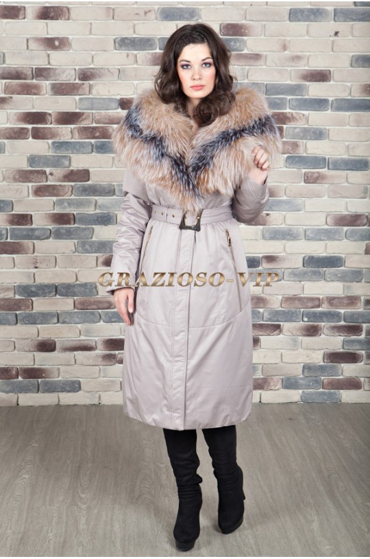 Пальто с отделкой из меха чернобурки